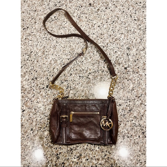 Michael Kors Handbags - Michael Kors brown leather crossbody w goldaccents